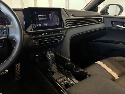 Used 2025 Toyota Camry SE FWD image 34