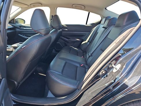 Used 2024 Nissan Altima 2.5 SR FWD image 14