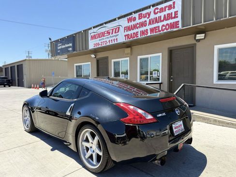 Used 2009 Nissan 370Z Touring RWD image 6