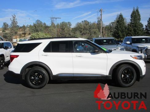 Used 2023 Ford Explorer XLT w/ Equipment Group 202A image 3