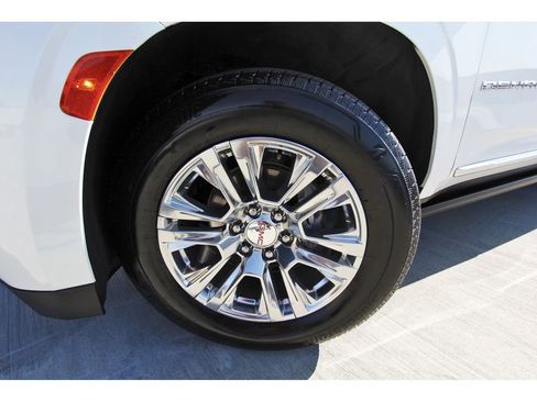 Used 2023 GMC Yukon XL Denali image 30