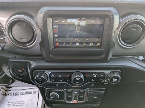 Used 2022 Jeep Gladiator Willys image 21