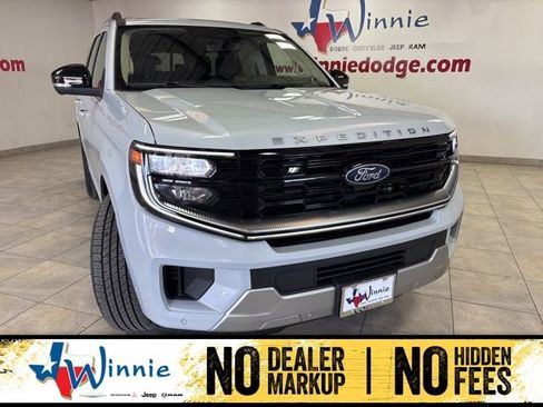 Used 2025 Ford Expedition Platinum AWD/4WD image 1