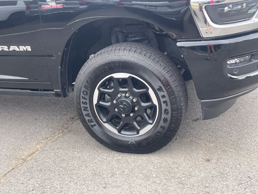 Used 2025 RAM 3500 Laramie AWD/4WD image 3