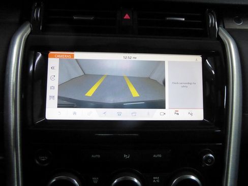 Used 2017 Land Rover Discovery HSE image 14
