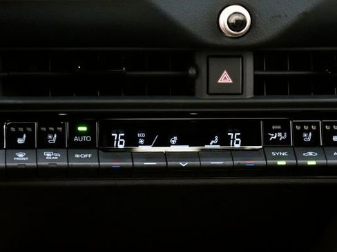 Used 2023 Toyota Crown Limited image 24