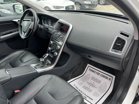 Used 2016 Volvo XC60 T5 Premier image 17