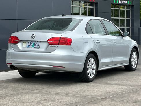Used 2013 Volkswagen Jetta SE FWD image 3