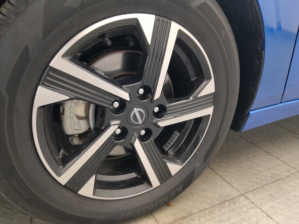 Used 2025 Nissan Sentra SV FWD image 31