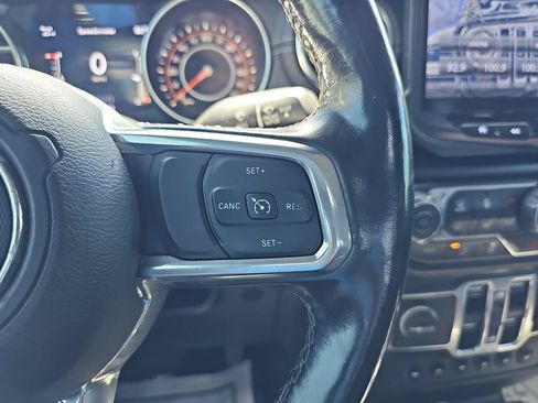 Used 2020 Jeep Gladiator Overland AWD/4WD image 18