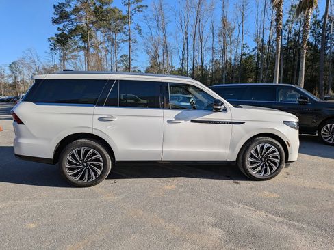 Certified 2025 Lincoln Navigator Black Label image 4