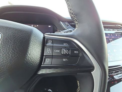 Used 2024 Jeep Grand Cherokee L Altitude image 12