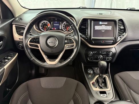 Used 2017 Jeep Cherokee Latitude AWD/4WD image 22