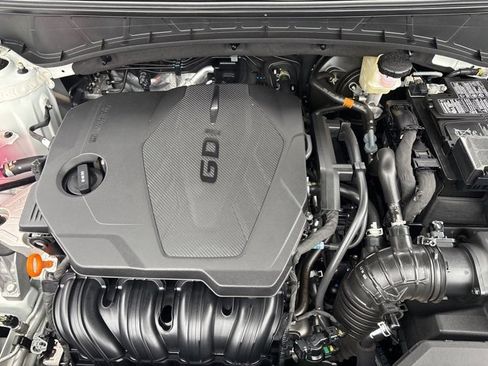 Used 2025 Hyundai Tucson SE image 35