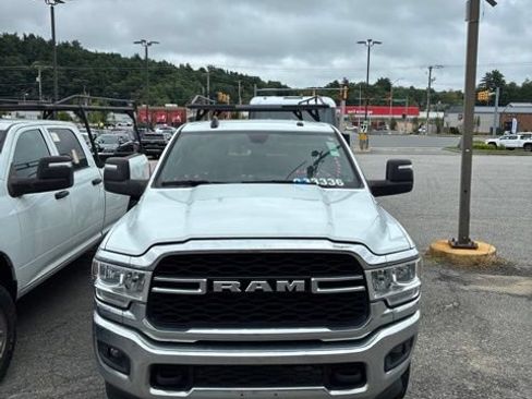 Used 2024 RAM 2500 Tradesman w/ Chrome Appearance Group AWD/4WD image 2