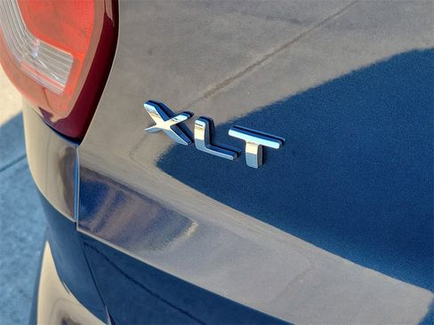 Used 2017 Ford Explorer XLT w/ Equipment Group 202A image 8