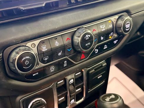 Used 2024 Jeep Wrangler Unlimited Sahara w/ Technology Group AWD/4WD image 16