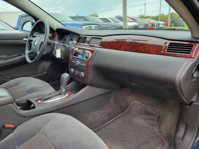 Used 2009 Chevrolet Impala LT FWD image 25