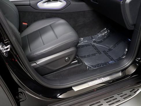 Certified 2025 Mercedes-Benz GLS 450 4MATIC image 40