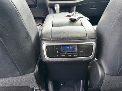 Used 2015 Toyota Highlander XLE image 19