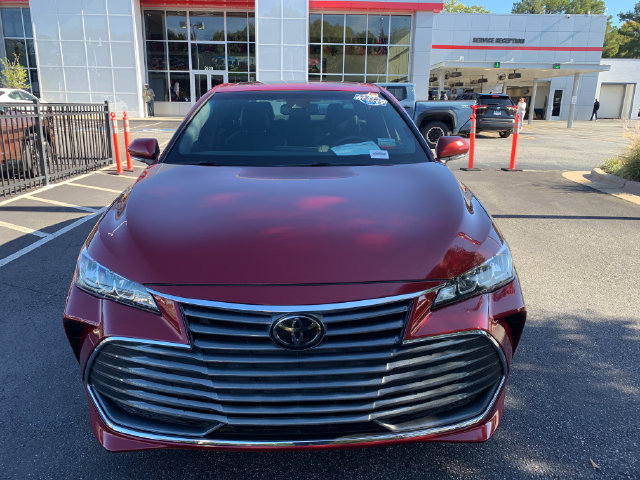 Used 2020 Toyota Avalon XLE w/ Moonroof Package FWD image 32