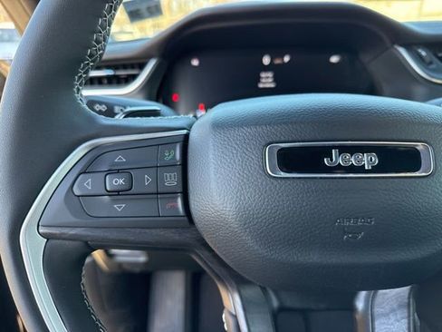 Used 2025 Jeep Grand Cherokee Limited w/ MOPAR Finishing Package image 38