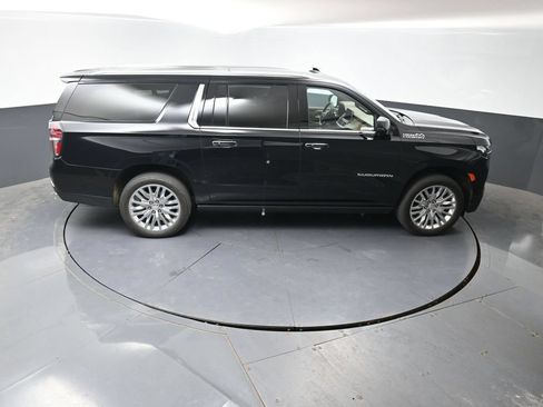 Used 2023 Chevrolet Suburban High Country AWD/4WD image 15