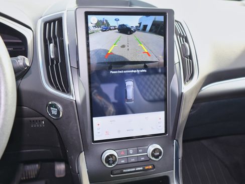 Used 2024 Ford Edge Titanium image 17