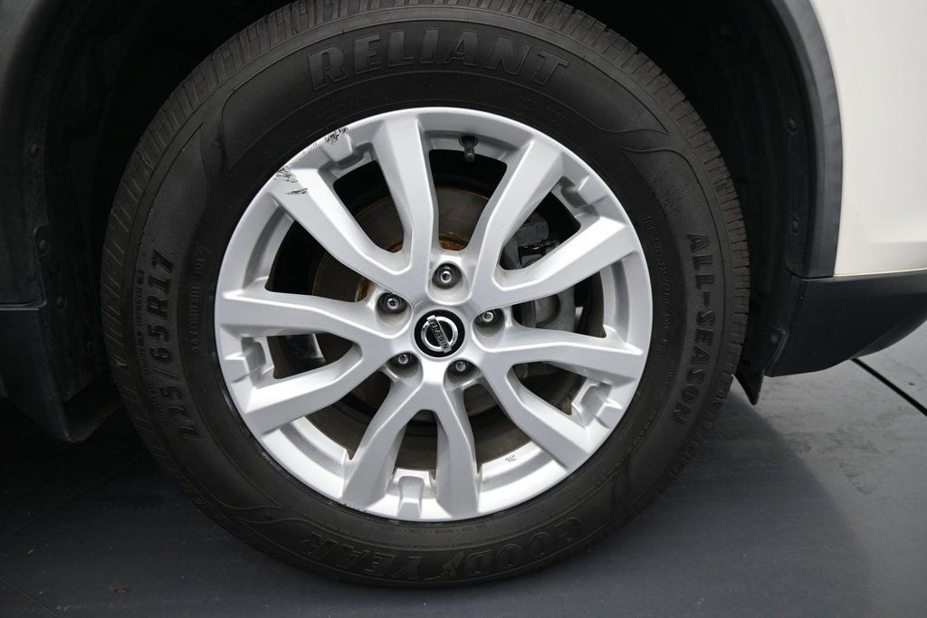 Used 2018 Nissan Rogue SV AWD/4WD image 11