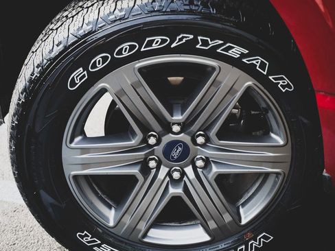 Used 2022 Ford F150 Lariat w/ Bed Utility Package image 27