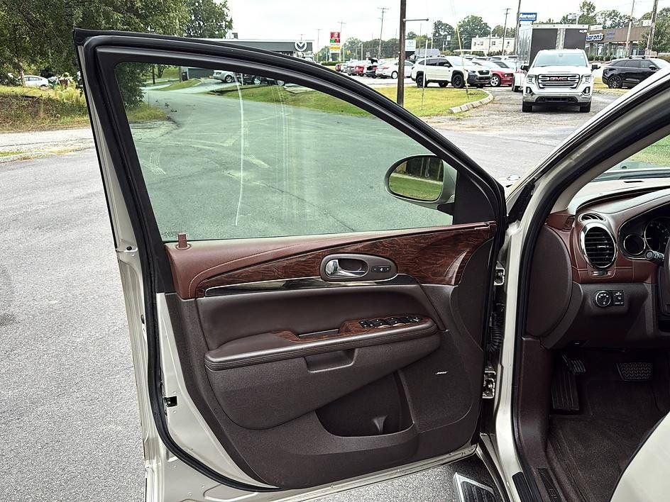 Used 2014 Buick Enclave Leather FWD image 18