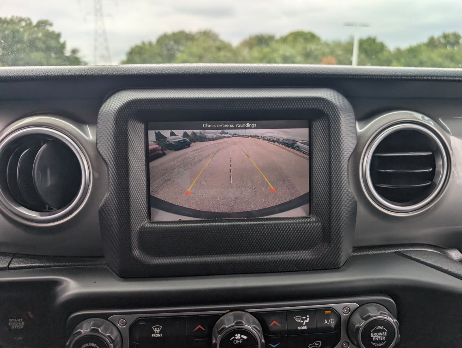 Used 2020 Jeep Wrangler Unlimited Sahara AWD/4WD image 16