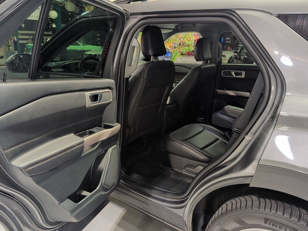 Used 2023 Ford Explorer XLT w/ Equipment Group 202A AWD/4WD image 10