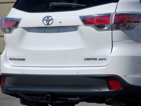 Used 2016 Toyota Highlander Limited image 25