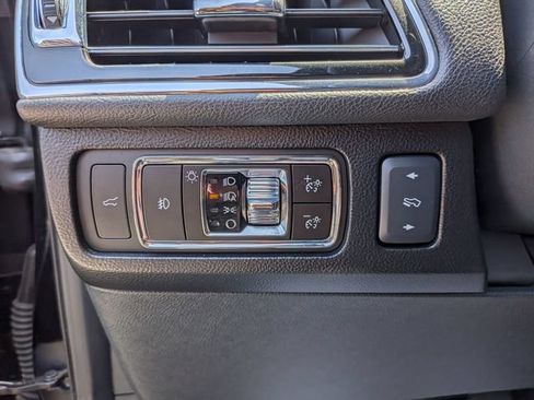 Used 2023 Lincoln Navigator Reserve AWD/4WD image 16