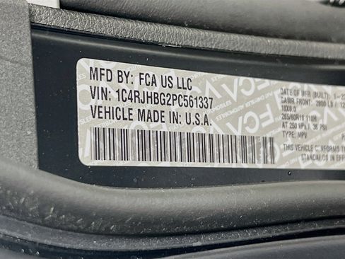 Used 2023 Jeep Grand Cherokee Limited AWD/4WD image 31