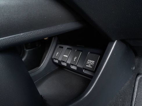 Used 2018 Honda HR-V EX image 36