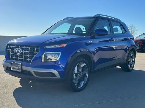 Used 2025 Hyundai Venue SEL image 9