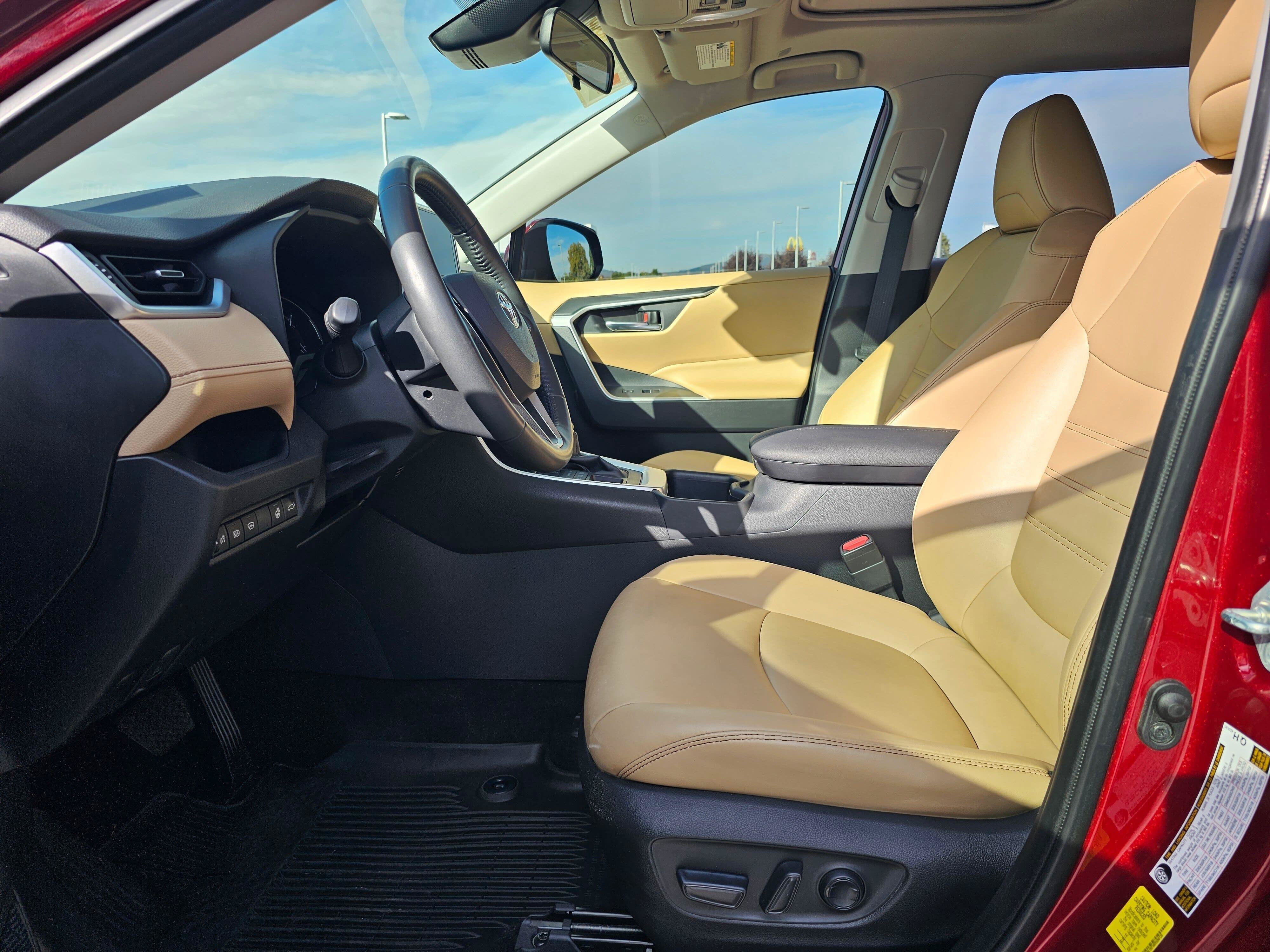 Certified 2023 Toyota RAV4 XLE Premium AWD/4WD image 20