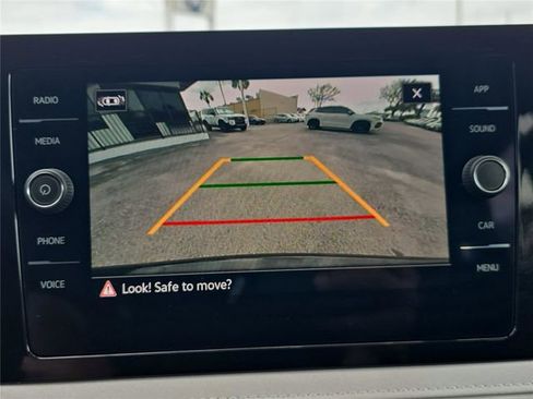 Used 2025 Volkswagen Taos SE image 19