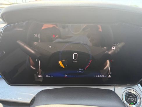 Used 2025 Chevrolet Trax LT FWD image 4