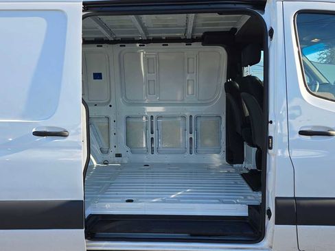 Used 2025 Mercedes-Benz Sprinter 2500 image 13
