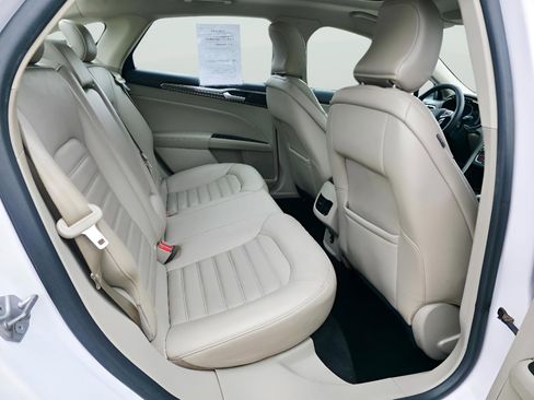 Used 2018 Ford Fusion SE w/ Fusion SE Technology Package image 14