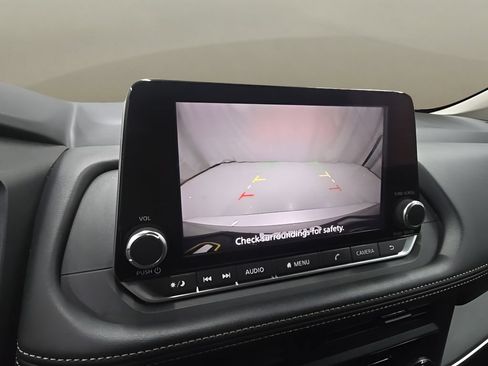 Used 2024 Nissan Rogue S FWD image 25