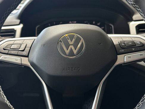 Used 2023 Volkswagen Atlas SE w/ Panoramic Sunroof Package FWD image 24