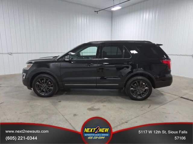 Used 2017 Ford Explorer XLT w/ Equipment Group 202A AWD/4WD image 1