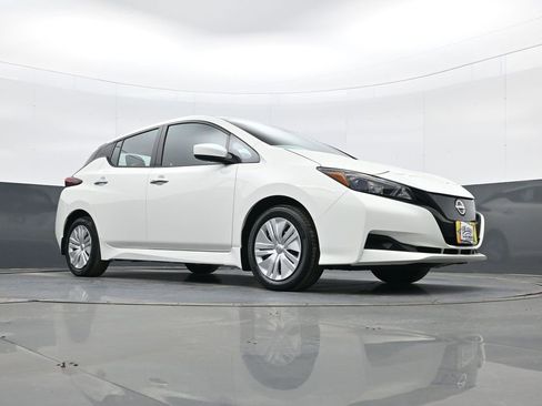 Used 2023 Nissan Leaf S image 23