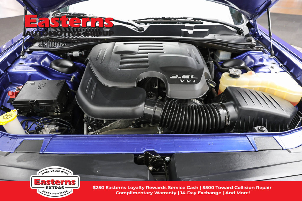 Used 2022 Dodge Challenger SXT w/ Plus Package RWD image 8