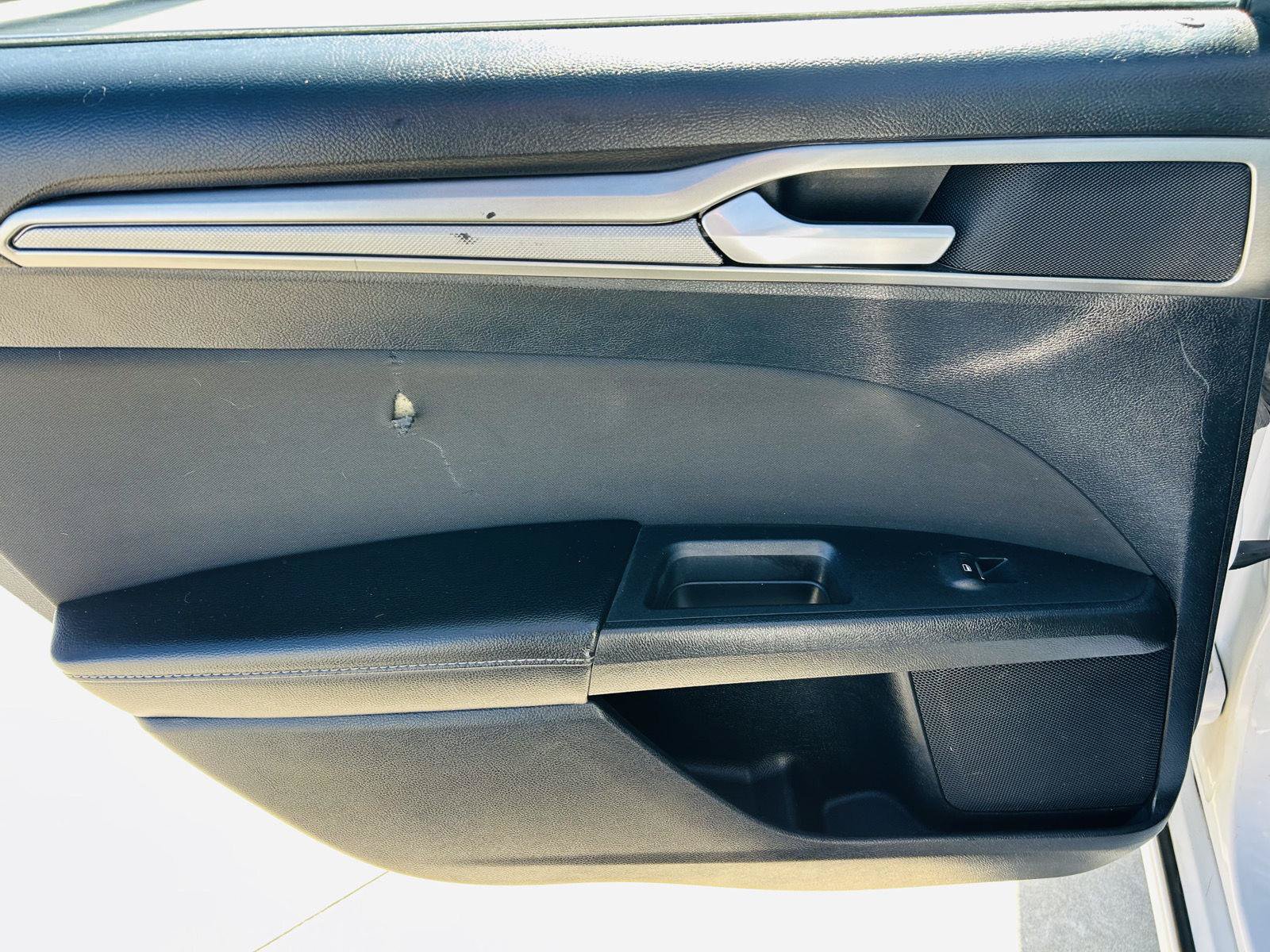 Used 2019 Ford Fusion SE FWD image 22