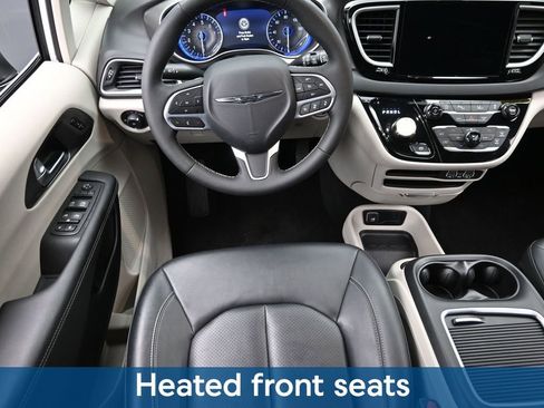 Used 2024 Chrysler Pacifica Touring-L FWD image 16